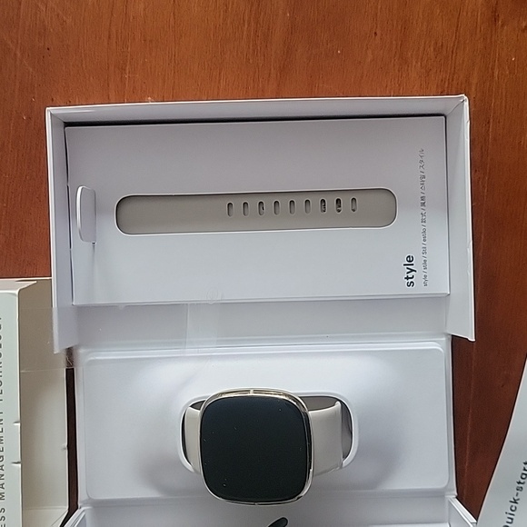 Fit Bit Sense - Picture 4 of 5